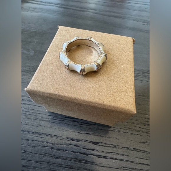 Size 8 White Resin Ring - Picture 7 of 9
